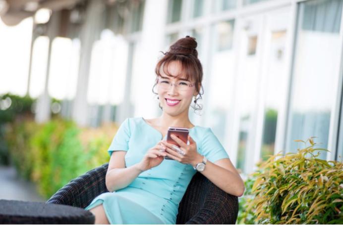 飞机上看比基尼秀？越南第一女首富创办比基尼航空21岁赚百万美元