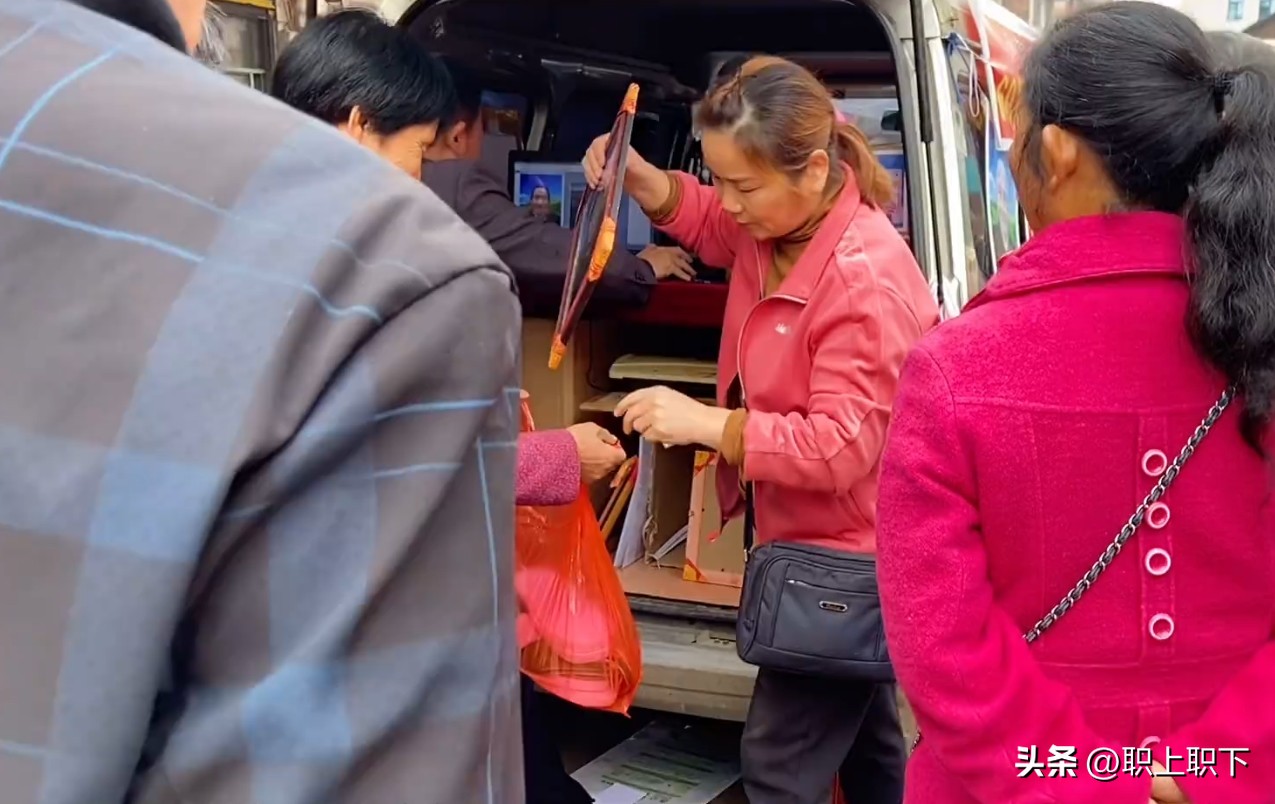 湖南邵阳夫妇在乡场镇给老人拍照月入过万，农村创业有五个风口