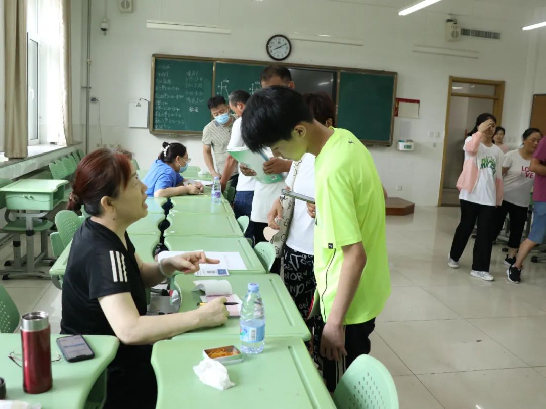 潍坊四中新生带什么,潍坊四中新生报到费用