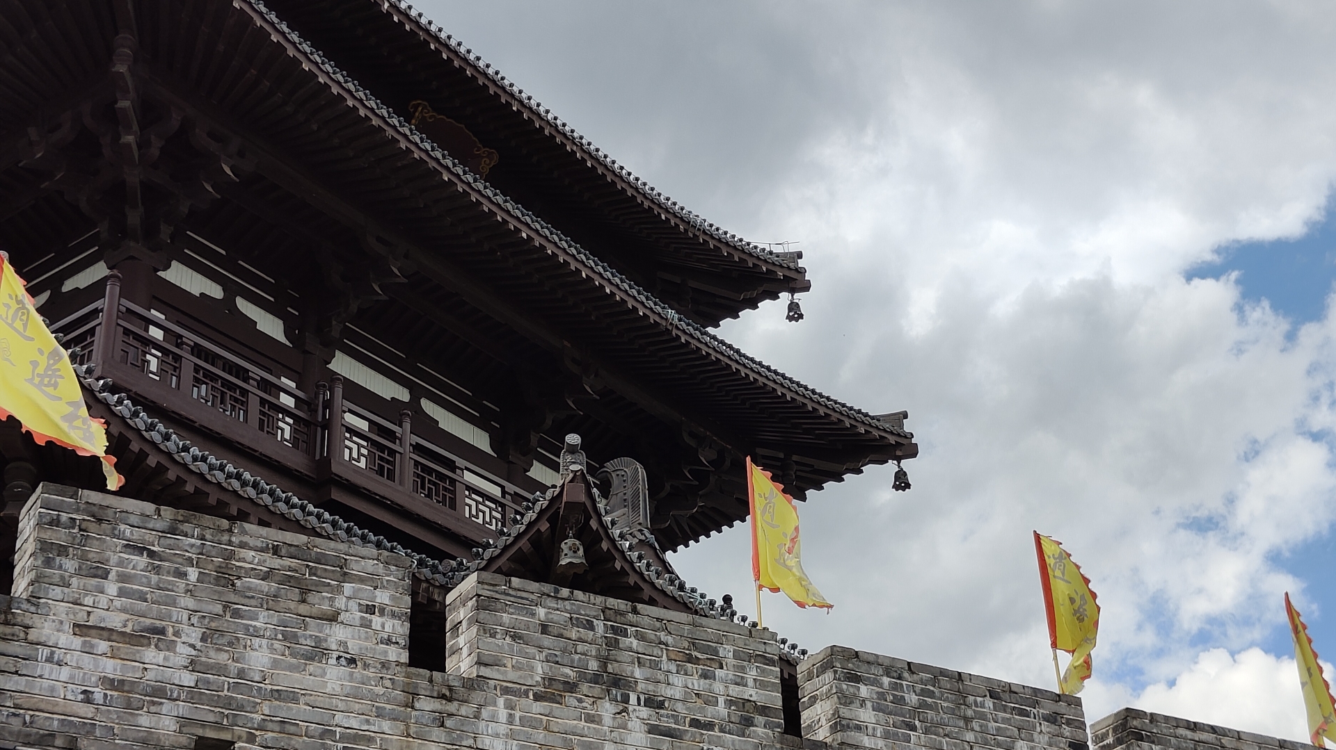 国庆出游带些什么东西,国庆出游必带什么东西