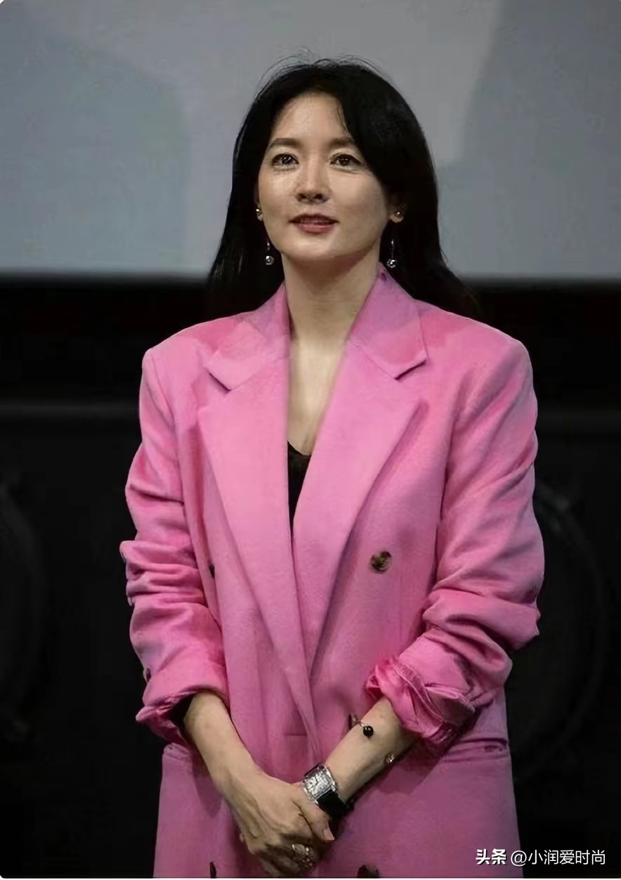 李英爱穿什么衣服最美,李英爱穿大衣薄纱连衣裙全身图片