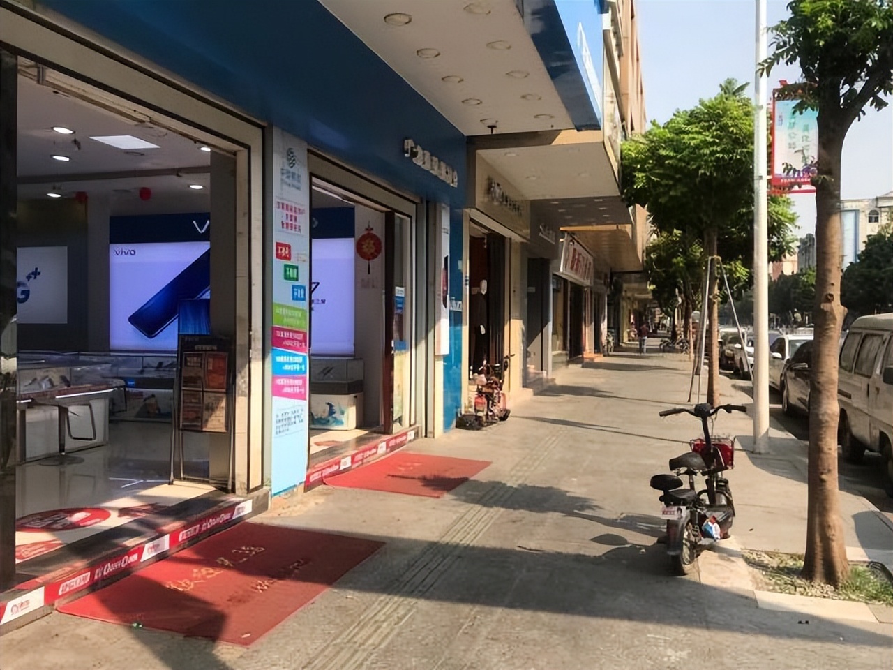 街上开了很多黄金店怎么赚钱的啊,开个黄金饰品店怎么样