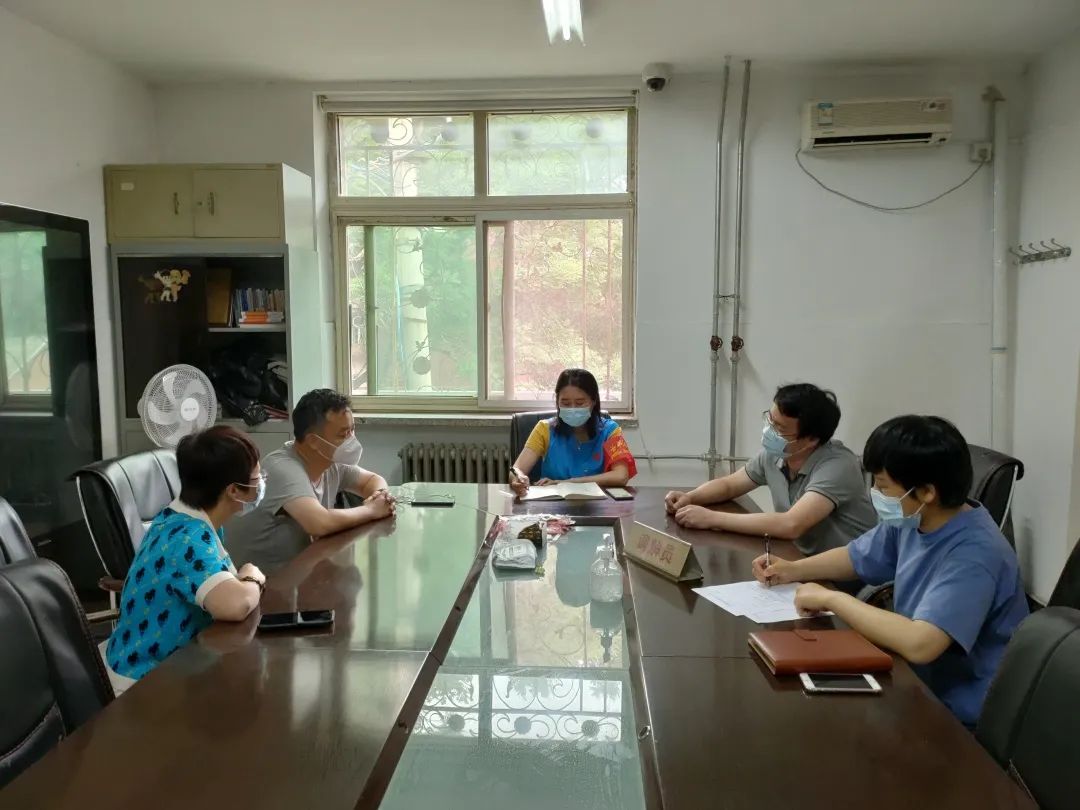 为民解忧!做好疫情期间居民群众的“服务员”