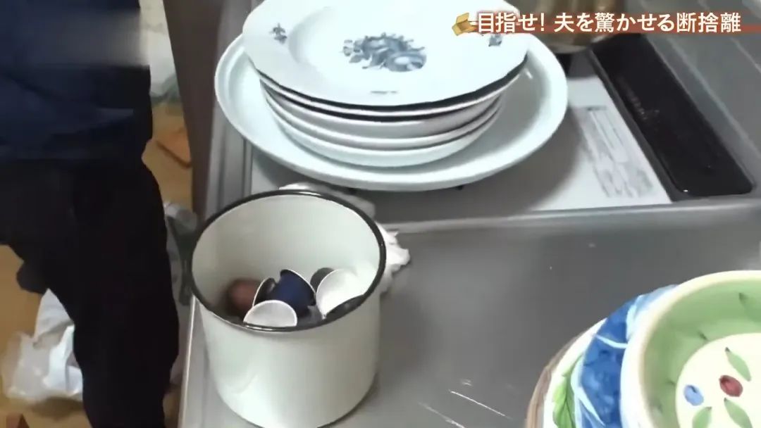 72岁奶奶逼丈夫“断舍离”、送对方一套新婚房：我又相信爱情了