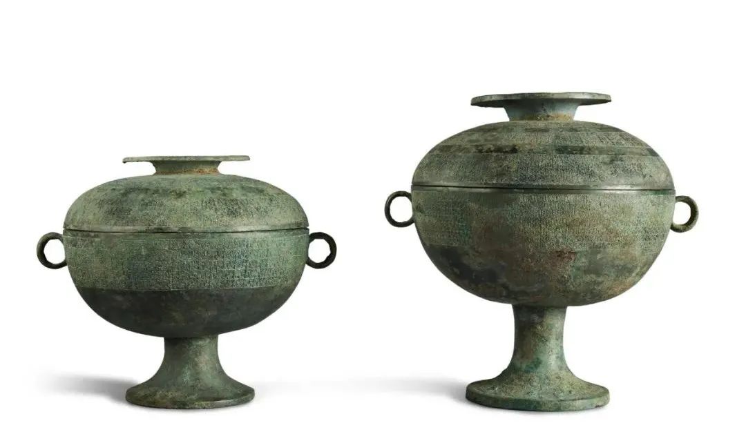 苏富比拍卖镂空八棱瓶,苏富比粉彩九桃纹天球瓶