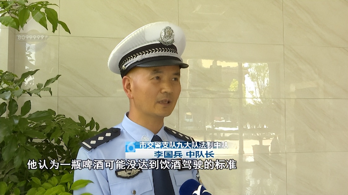 跟交警一起巡逻,跟交警跑步