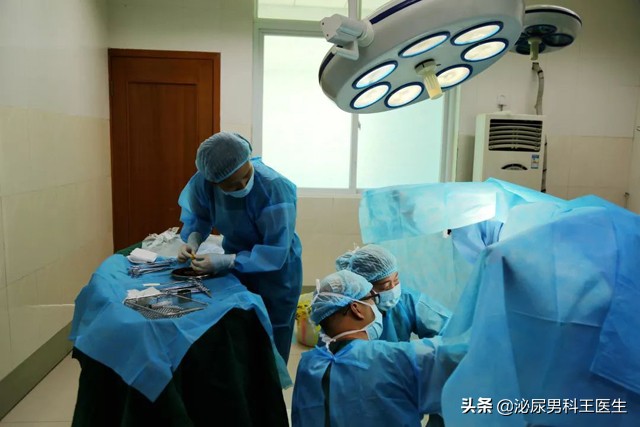 肛门瘙痒潮湿有分泌物怎么治疗,肛门潮湿还痒是什么症状