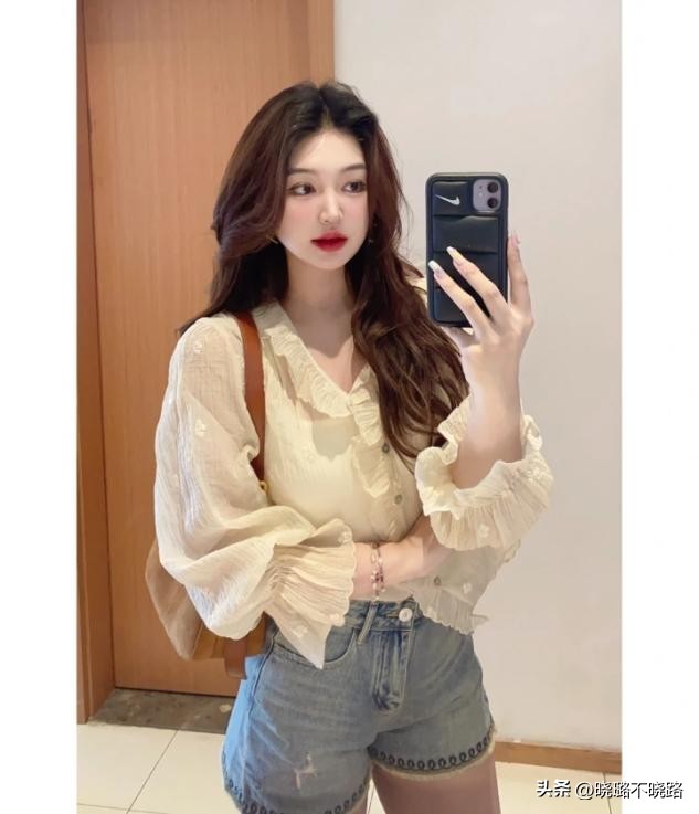 比t恤清凉比衬衫撩人,比t恤更高级减龄的是什么穿搭