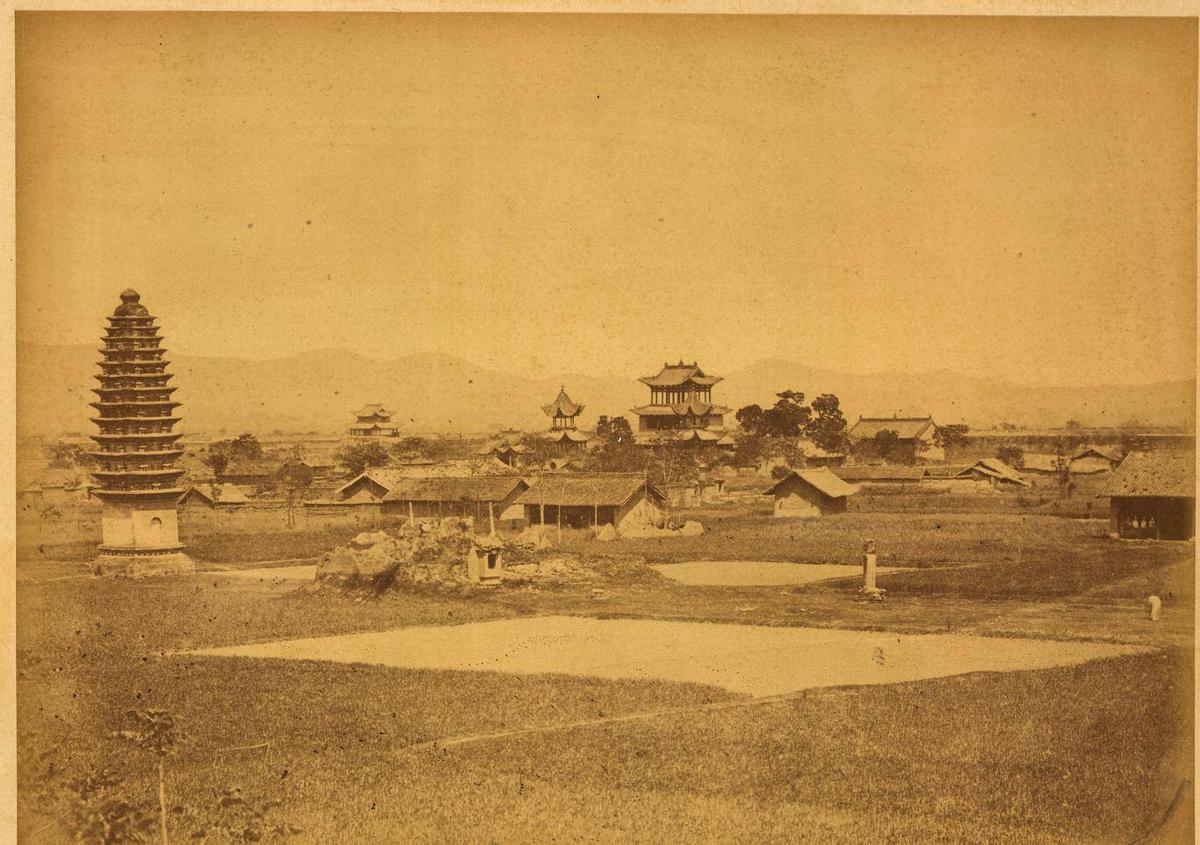 侵华日军*行暴**照片，女子为活命，脱衣服让日本人拍摄，*辱侮**致死