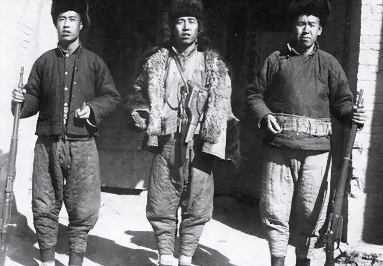 民国第一悍匪,抢72个女人做压寨夫人,死时外衣都没来得及穿