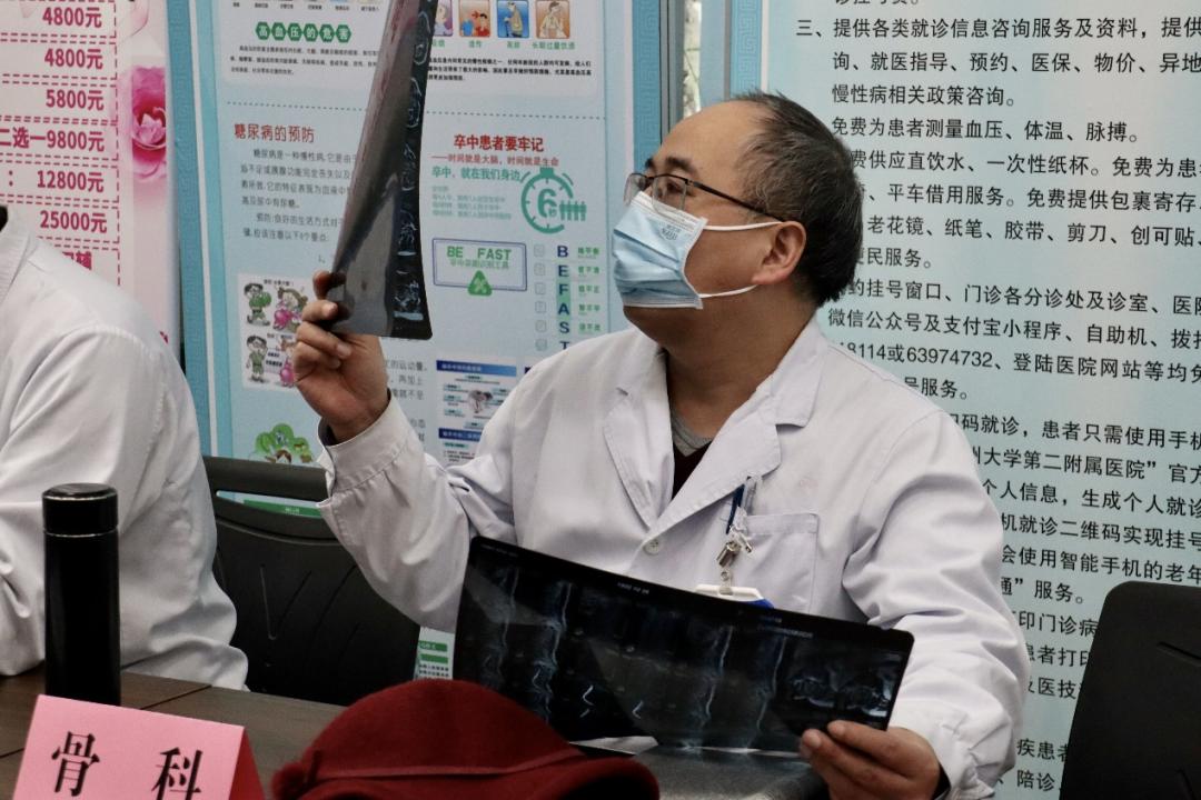 郑大一附院义诊活动视频,郑大二院义诊