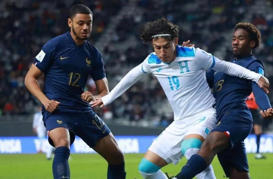 法国3:1被翻盘,法国3比1淘汰波兰最后一球