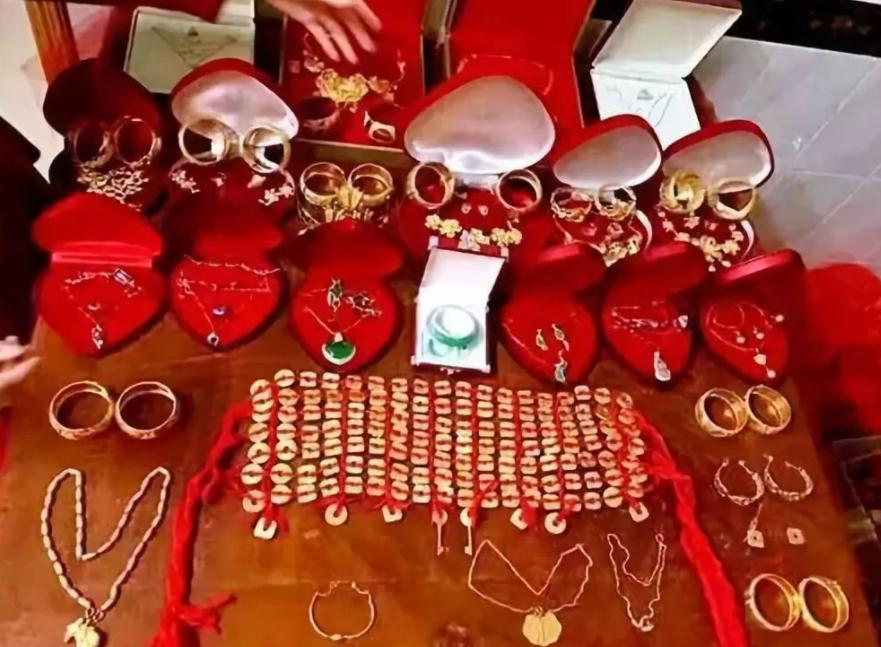 96年台湾富家女与*小平邓**警卫员订婚，女方母亲：台湾娶妻要100万