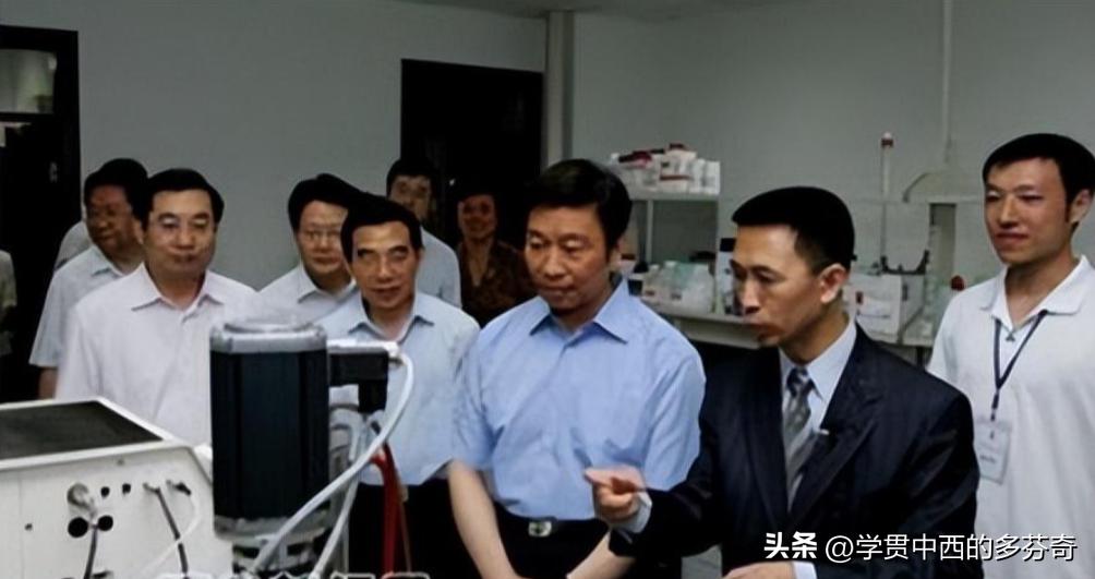 原央视主持人海霞近况,央视主持人海霞有几个儿女