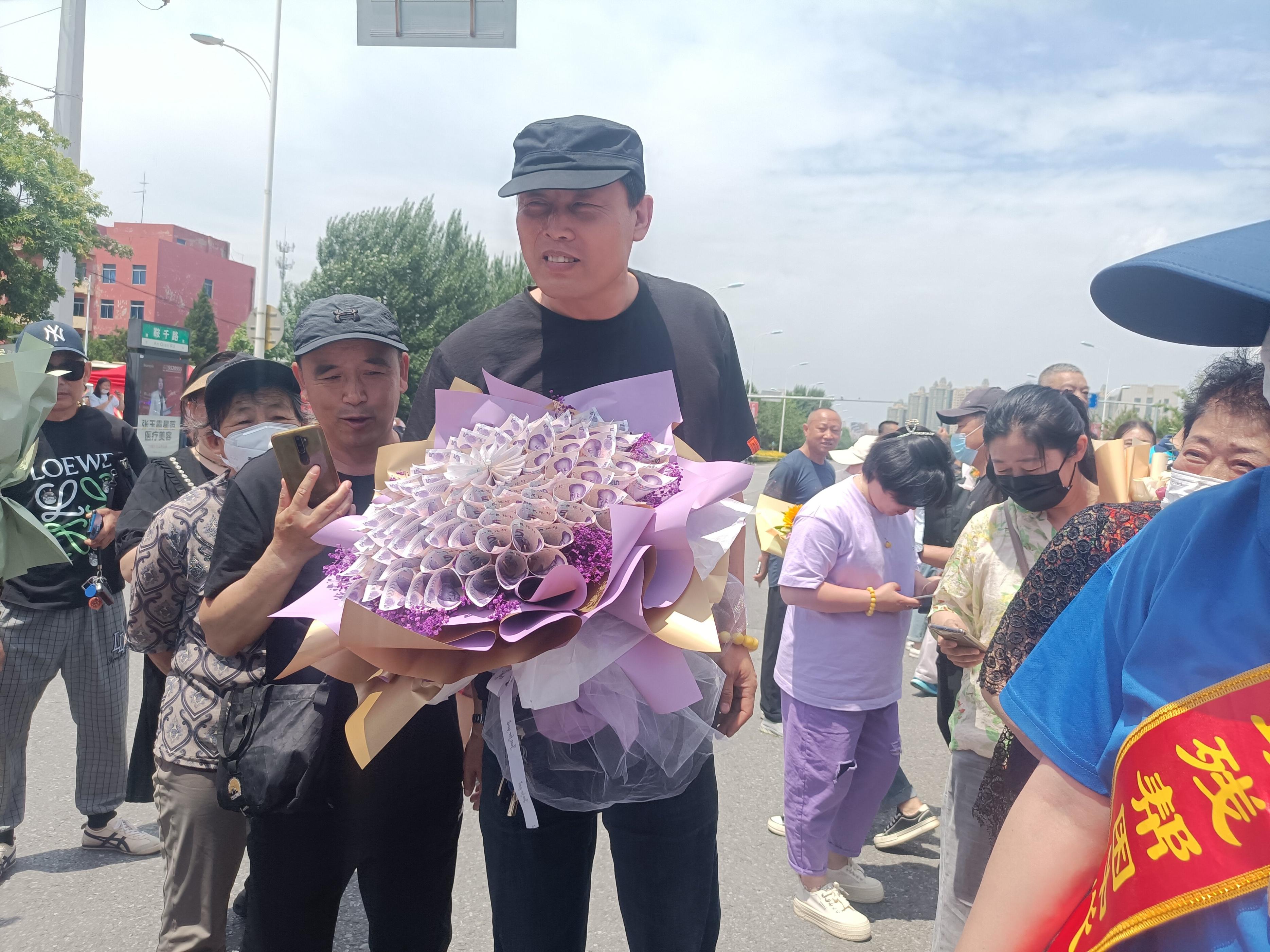 庆祝孩子考试成功花束,考试花束贺卡祝福语