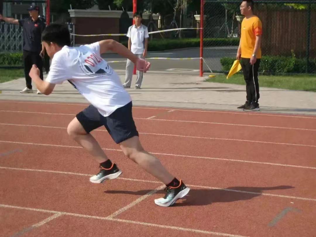 校园运动会开幕式展现青春活力,校园阳光体育运动会