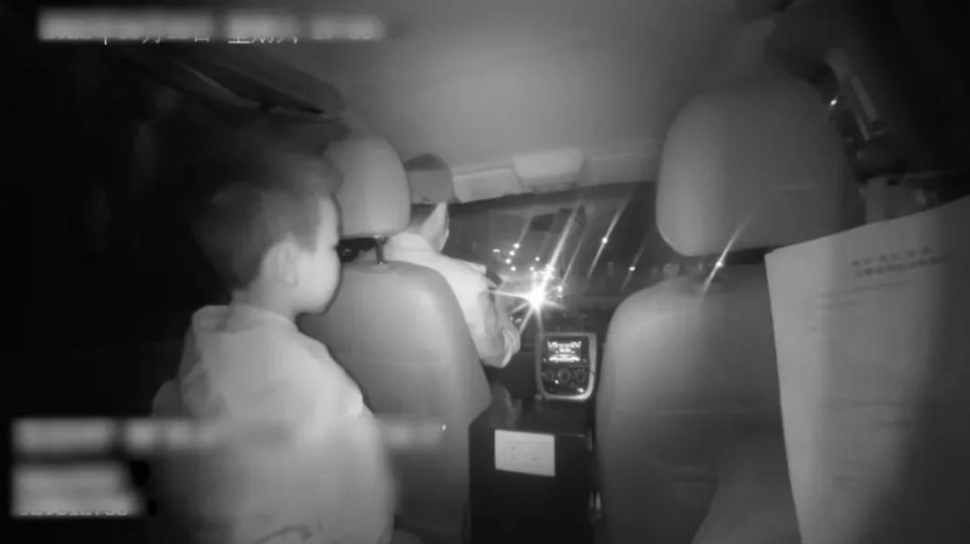 【法治热点早知道】“2、#、1、*、3、6……”走失男孩打出一串奇怪数字，机智民警快速“解码”，家人找到了