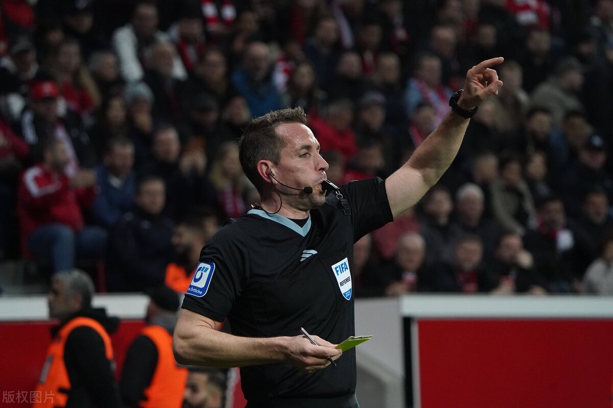 斯蒂尔勒春风拂面，卡瓦纳怒气冲天，德甲英超主裁心情迥异一天！