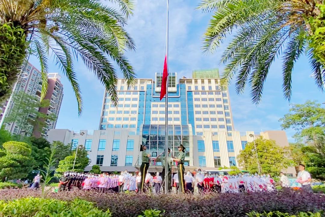 致敬每一位在抗疫一线的工作人员,致敬每一位奋斗在前线的医护人员