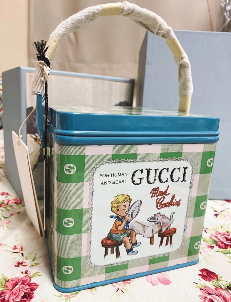 奢侈大牌推出大葱包、黄瓜包？！网友吐槽：蘸酱吃咱能炫几个…