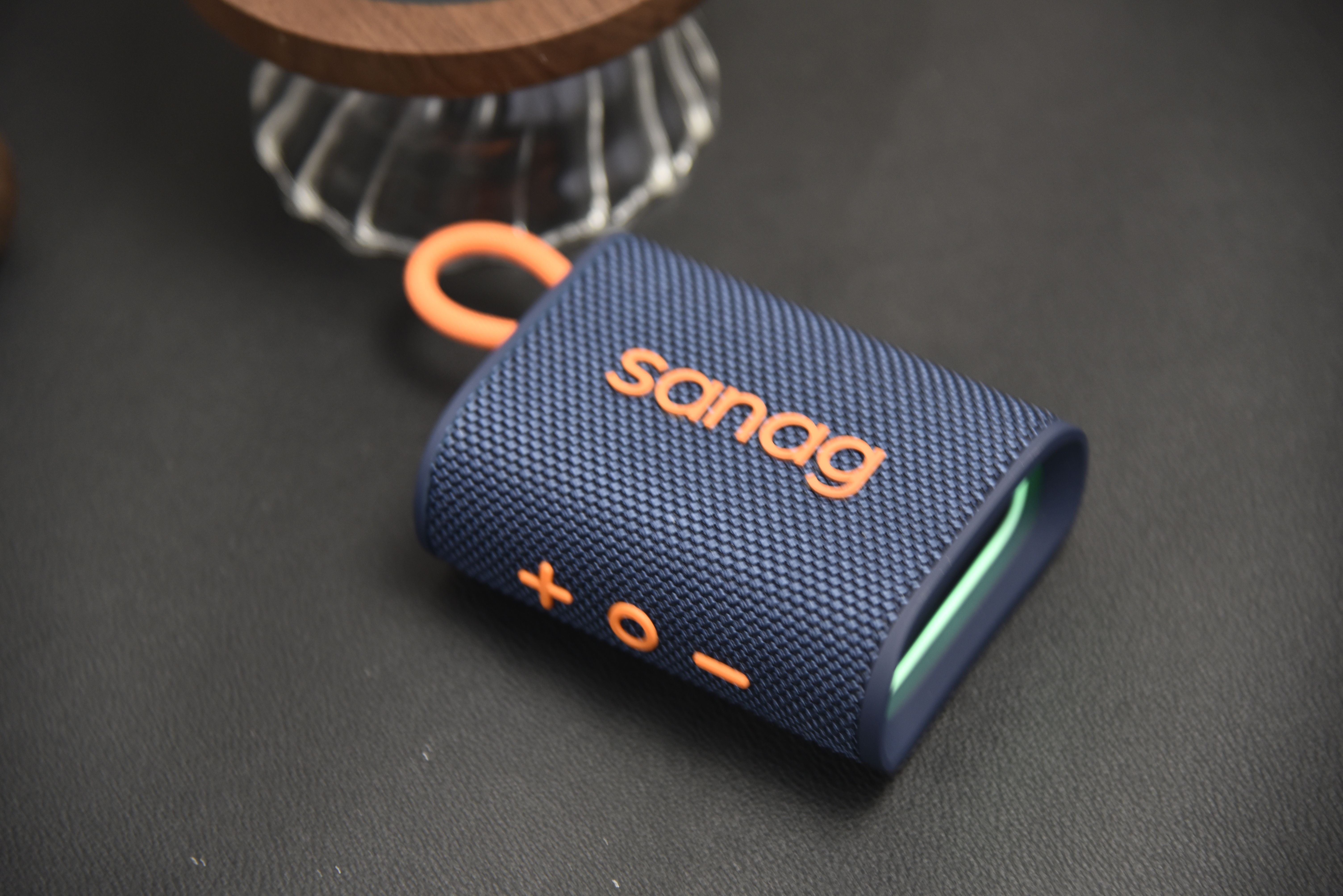 sanag塞那便携式户外蓝牙音箱,sanag蓝牙音箱对比tronsmart蓝牙音箱