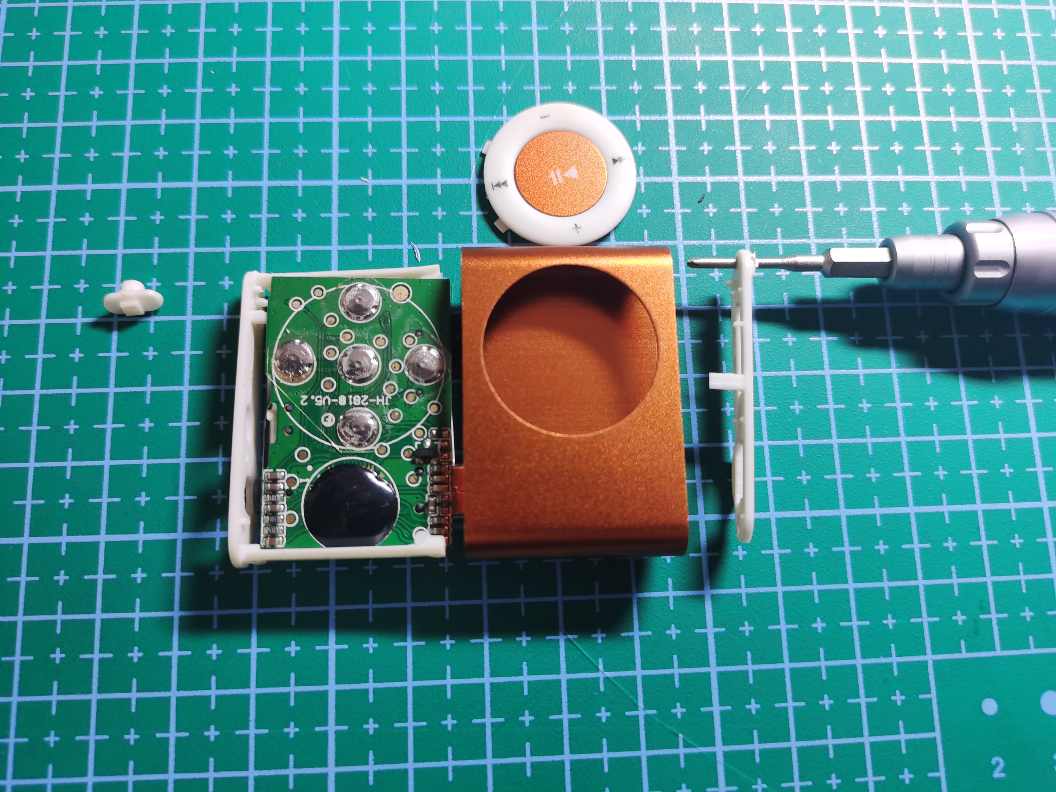 mp3充不进去电，无法*放播**，检测出电池问题，更换新电池