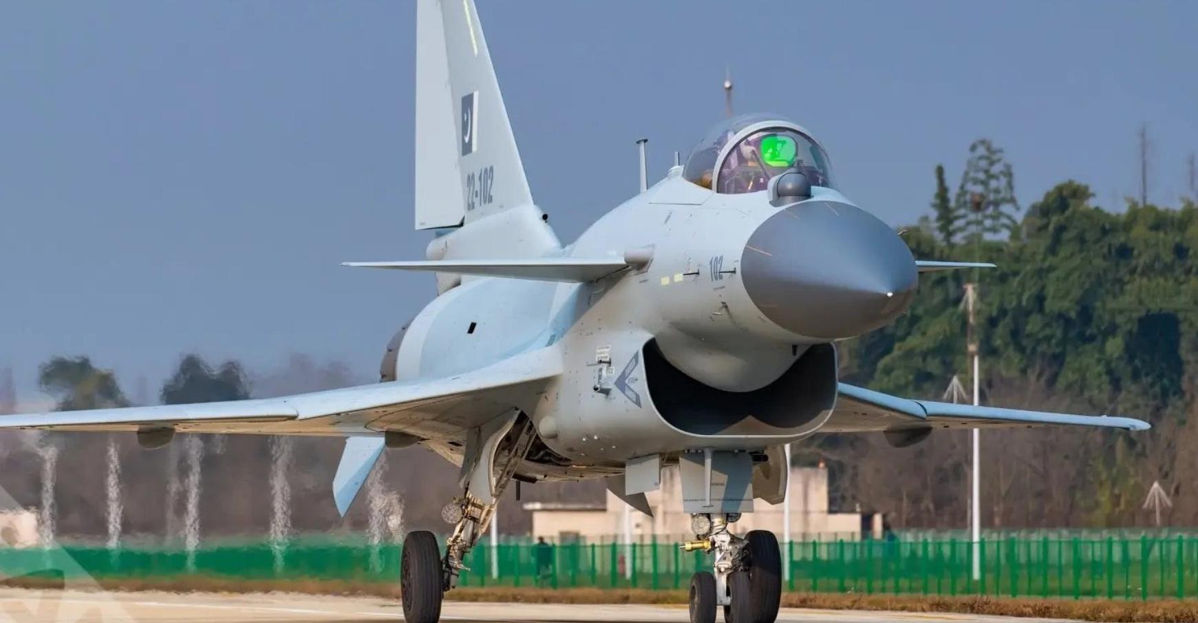 法国阵风和歼10c性能对比 (阵风战斗机和歼10c谁更胜一筹)