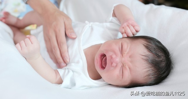 为什么肠胀气肠绞痛出现在二月,两个月的婴儿肠绞痛胀气怎么处理