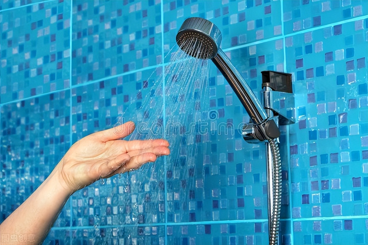 方形花洒喷头侧边裂开漏水怎么办,淋浴喷头漏水的处理方法