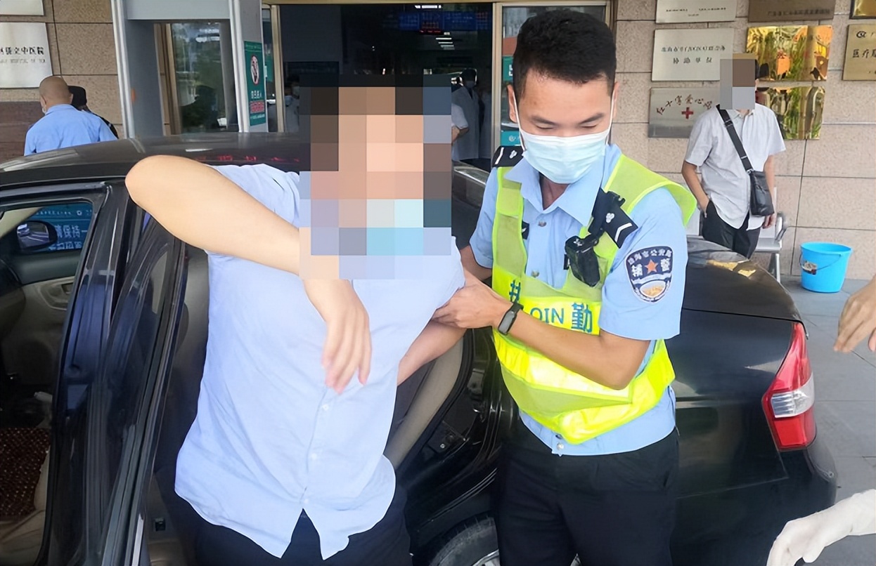 女市民肾结石发作交警紧急送医,女子路上肾结石肚子疼