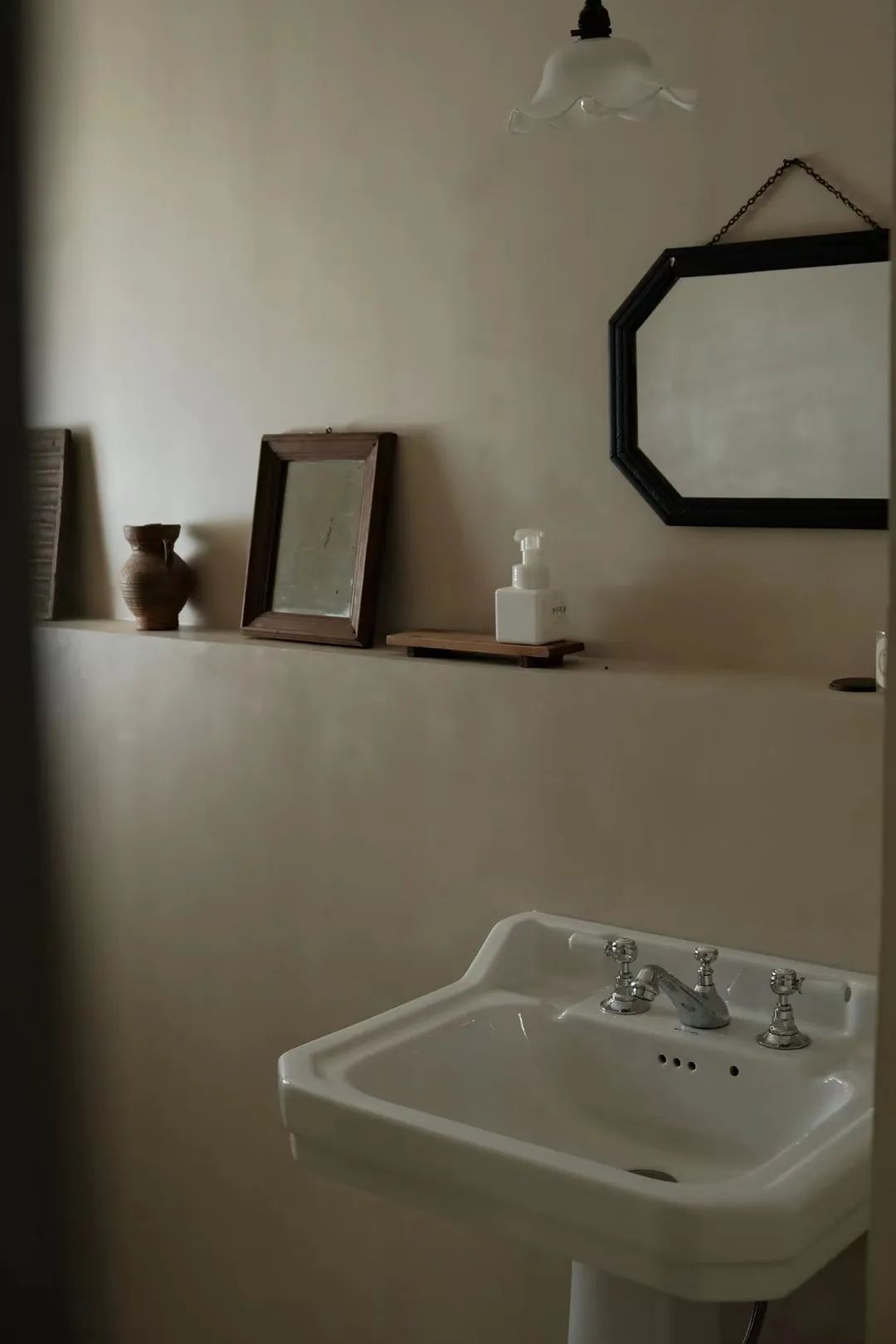 放弃高薪工作，在400m²的“小窝”里，造一所古道具商店