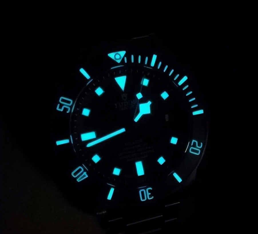 帝舵与欧米茄哪个高级,品鉴腕表