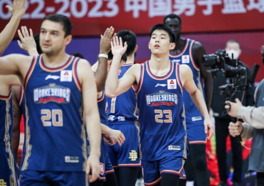 豪横！同曦老板娘送西热生日礼物，提前送2年合同，年薪随意填！