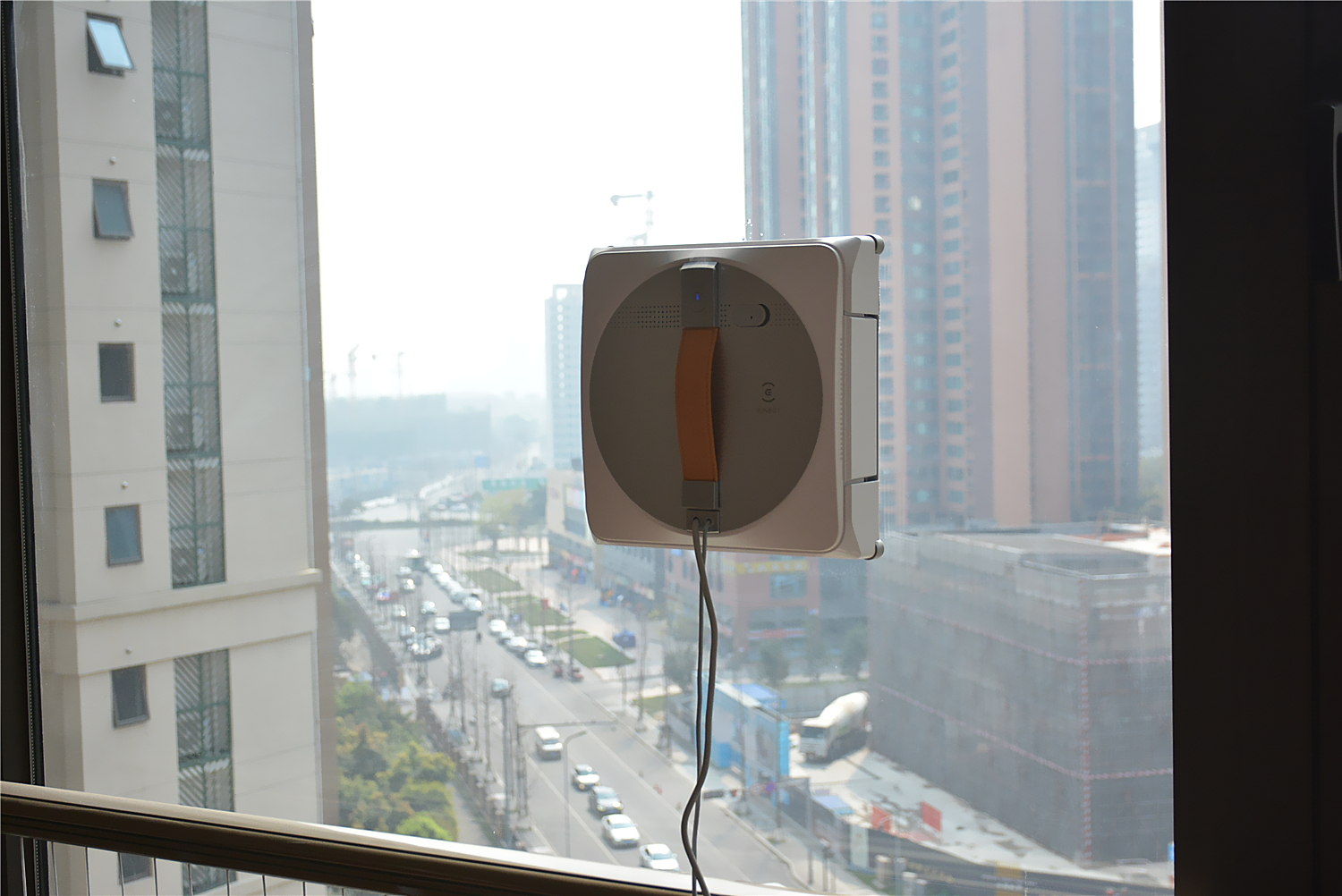 科沃斯擦窗教程,双向自动喷水擦玻璃