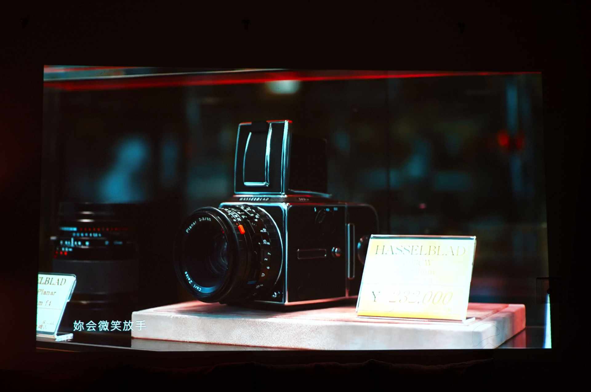 家里空间不够投影仪没法用，看看这台坚果O1S短焦投影仪