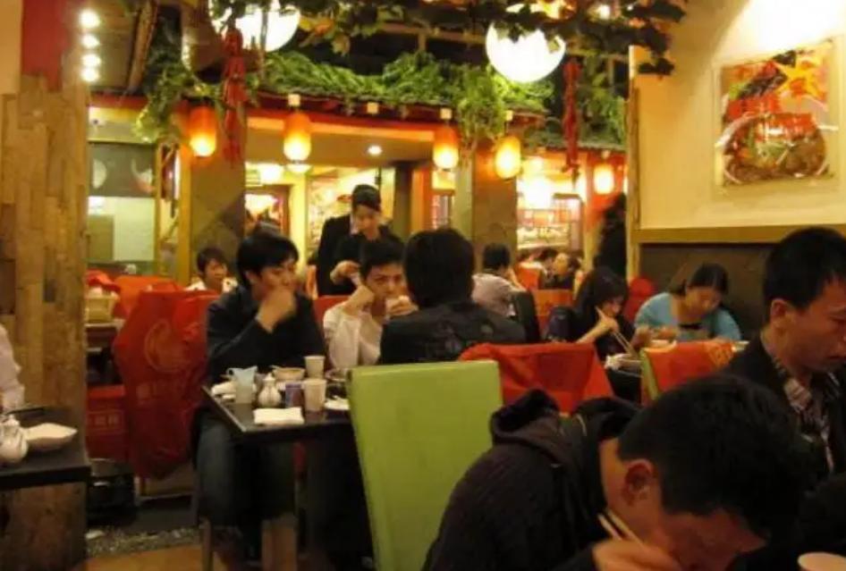 盗银行200万现金案件 (银行柜员盗取现金133万)