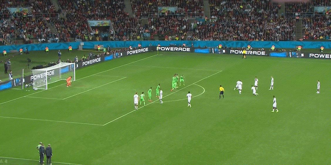 穆勒超远距离射门,穆勒狗刨