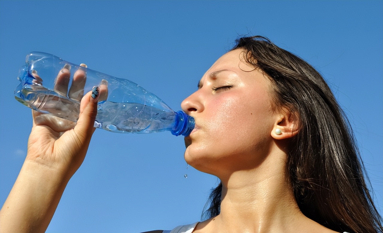 姨妈期为什么不能喝凉水,经期喝凉水大姨妈会结束吗