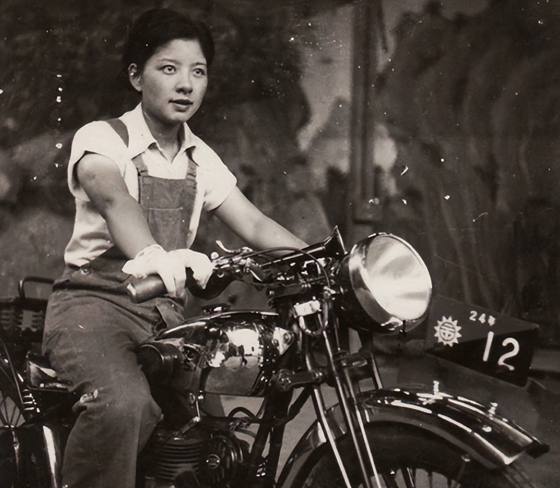 袁小田成龙采访,袁小田与成龙合演的全部电影