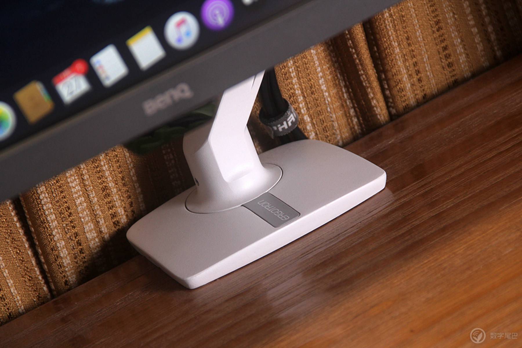 推荐几款高逼格电脑桌面,实用科技感很强的电脑桌面