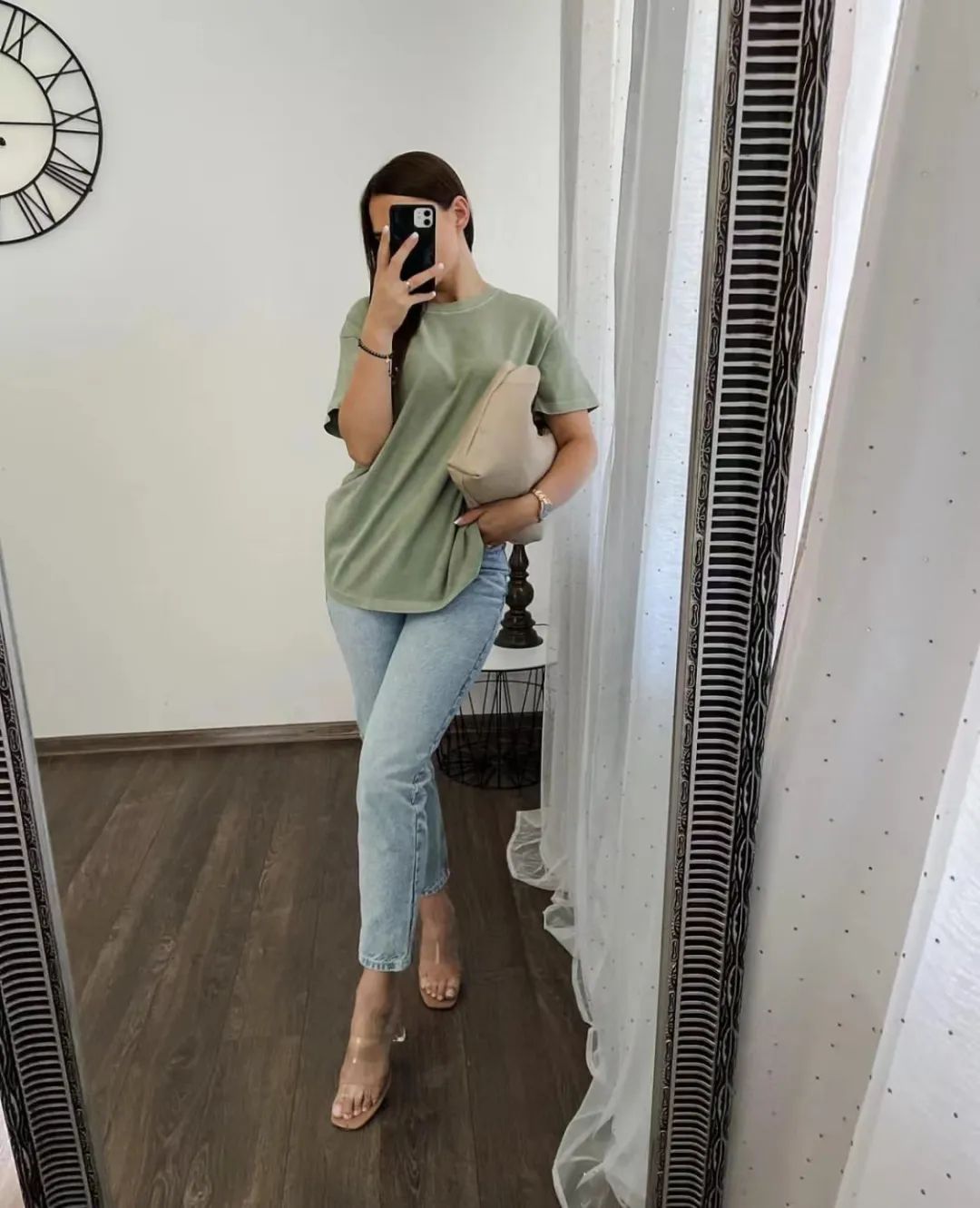 今年流行怎么穿t恤,今年最流行的减龄t恤