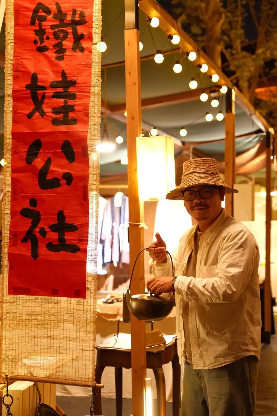 摆地摊创业真实案例,98年小伙摆地摊创业月入3万