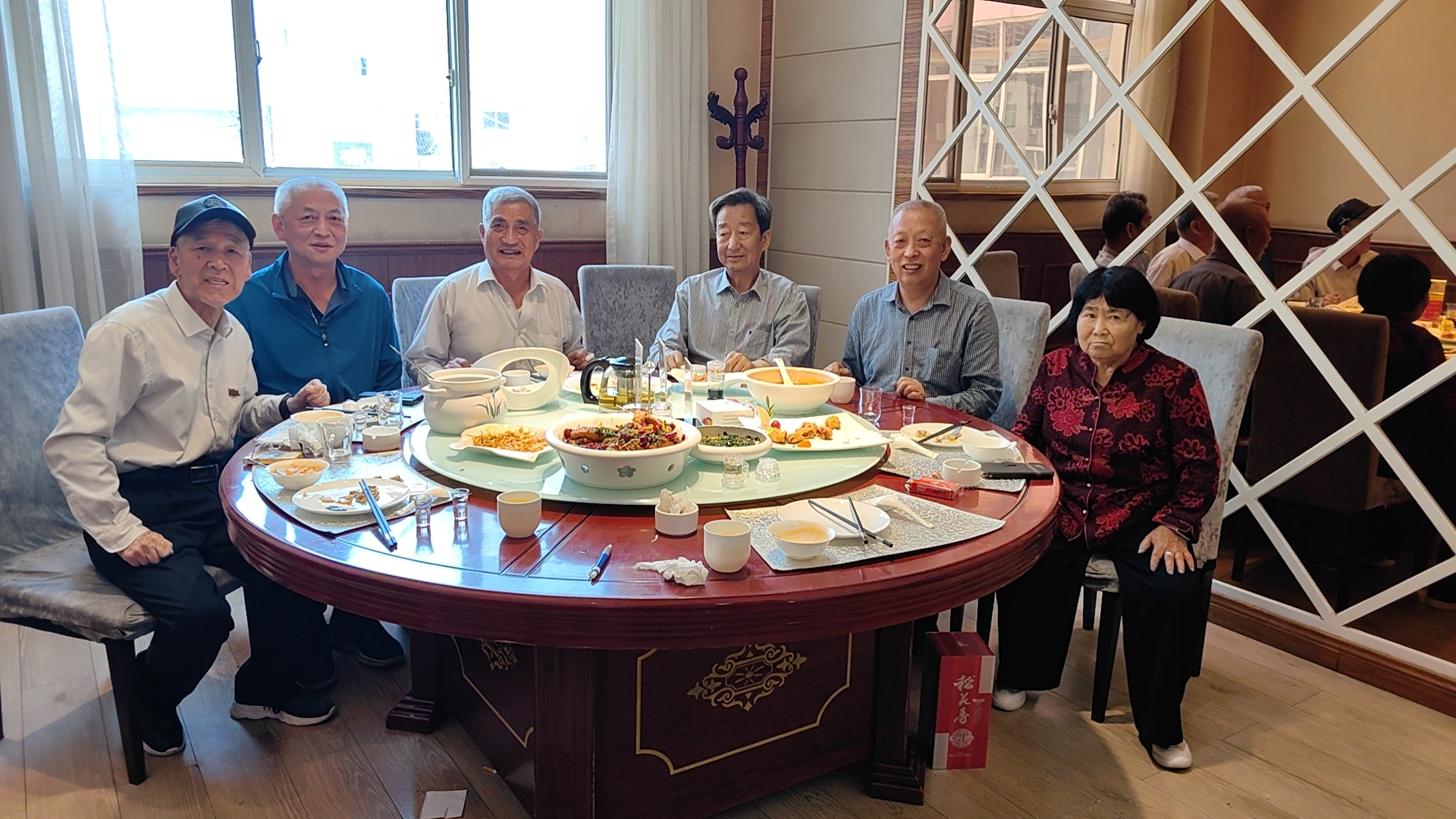 王埃锁：我和陈仲雄、张云田、陈鹏飞、谢焕荣等老师们共进午餐、