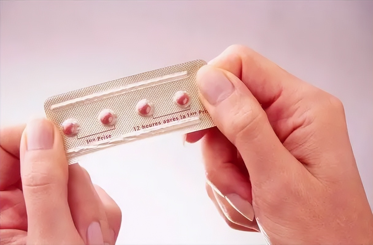 避孕套上有层黏糊糊的“油”,使用后要立刻洗掉吗?妇科医生有答案