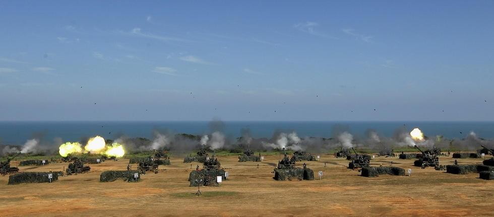 奥斯汀要求见中国防长，拜登公然挑衅，学乌克兰模式扩大对台军售