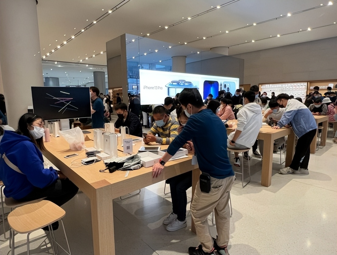 全球市值最高的10家企业,2018全球第一家市值破万亿的公司