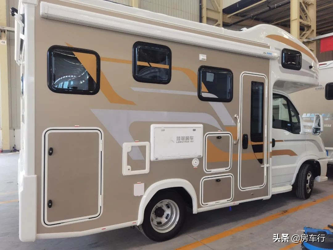 全新细节升级,更大休息空间,老约翰2022款定制版房车来了