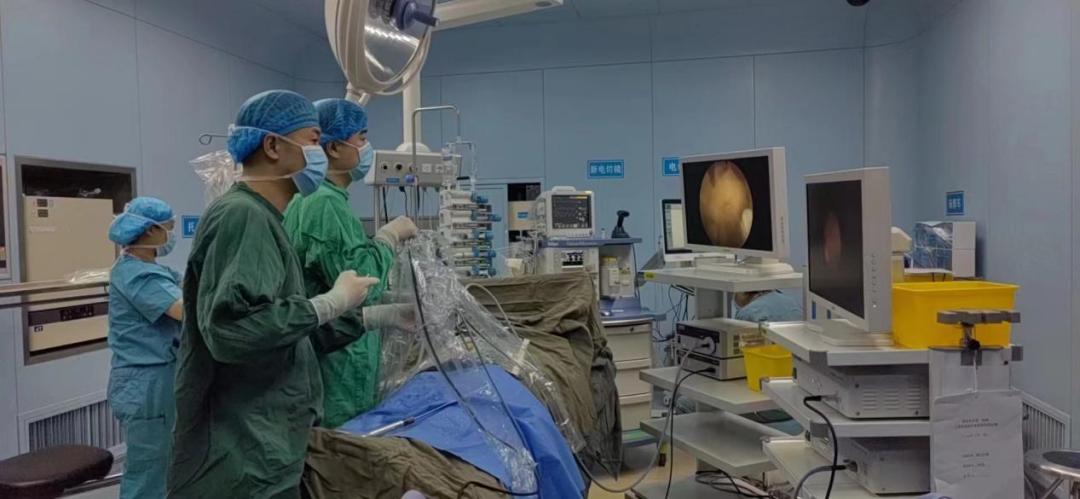 秦皇岛市第一医院泌尿外科采用双镜联合术为一强直性脊柱炎患者成功解除排尿困难