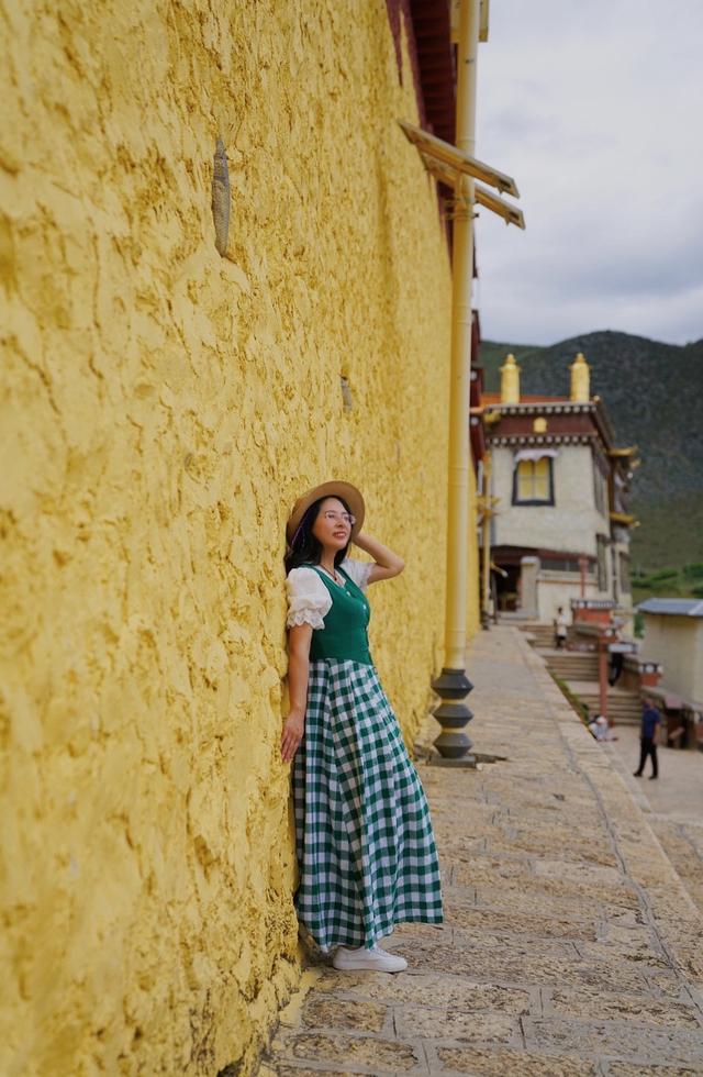 云南布达拉宫简介,云南小布达拉宫主要什么民族