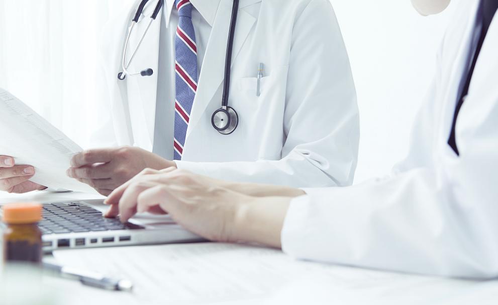 阿莫西林和头孢哪个对身体危害大,世界上两大抗生素阿莫西林和头孢